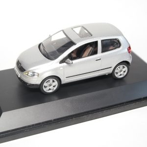 vieille petite voiture allemande grise