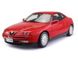 vieille voiture coupé rouge