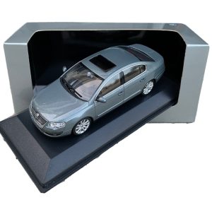 voiture berline grise