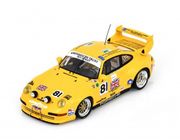 vieille voiture allemande de course jaune