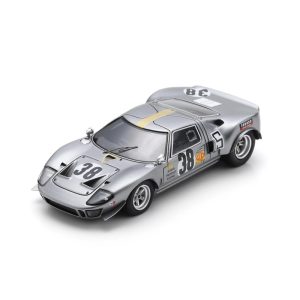 vieille voiture de course americaine grise