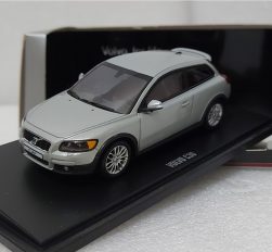 vieille voiture suedoise grise coupe