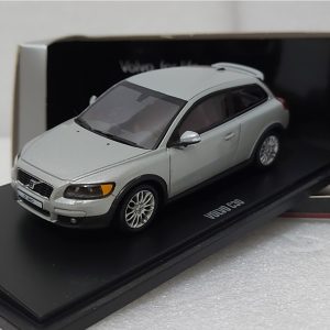 vieille voiture suedoise grise coupe