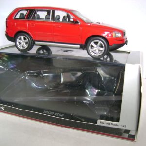 vieille voiture jeep rouge