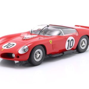 vieille voiture de course rouge