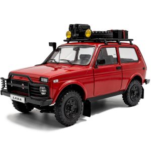 vieille voiture jeep rouge