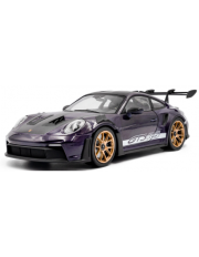 voiture allemande de sport coupe mauve