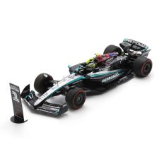 voiture de course noire et verte formule 1