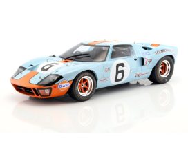 vieille voiture de course orange et bleu