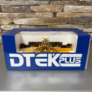 machine agricole jaune et bleu