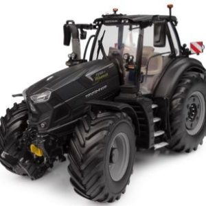 gros tracteur agricole noir