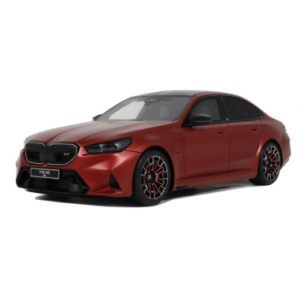 voiture de sport limousine rouge