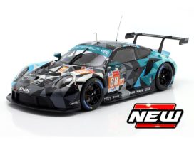 voiture de course allemande verte et noire