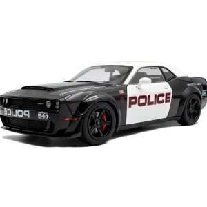 voiture de police coupe noire et blanche