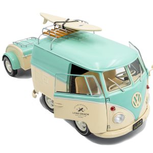 vieux minibus vert et beige