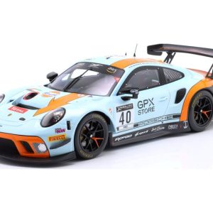 voiture de course allemande orange et bleu