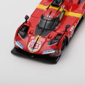 voiture italienne de course rouge et jaune