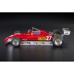 vieille voiture de course italienne rouge