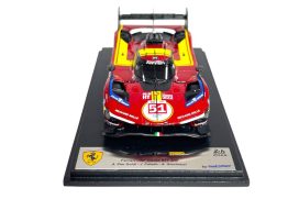 voiture de course italienne rouge et jaune