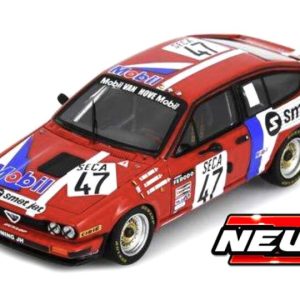 vieille voiture de course italienne rouge blanche et bleu