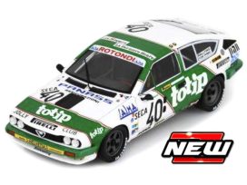 vieille voiture de course italienne blanche et verte