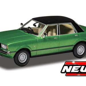 vieille voiture berline verte avec toit noir