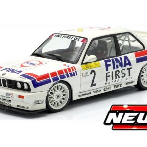 vieille voiture allemande de course blanche