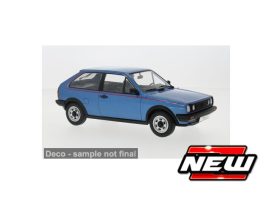 vieille petite voiture bleu