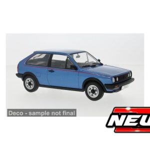 vieille petite voiture bleu