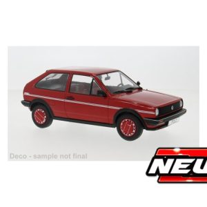 vieille petite voiture rouge