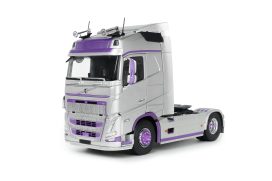 camion gris et mauve