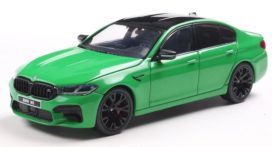 voiture de sport berline verte