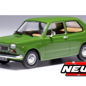 vieille petite voiture italienne verte