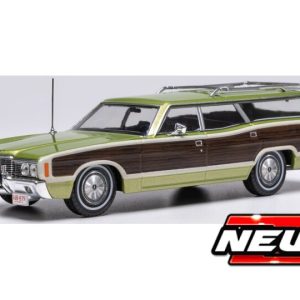 vieille voiture break americain avec du bois