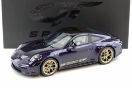 voiture de sport coupe violet