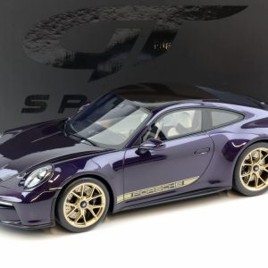 voiture de sport coupe violet
