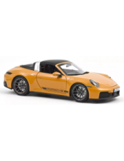 voiture de sport coupe jaune