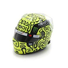 casque de pilote de course de formule 1 jaune et noir