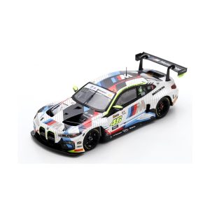 voiture de course blanche avec bande rouge et bleu