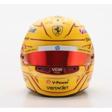 casque de pilote de formule 1 jaune