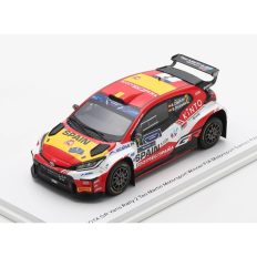 voiture de rallye rouge et jaune