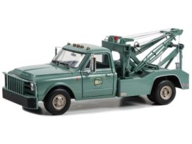 vieille depaneuse verte