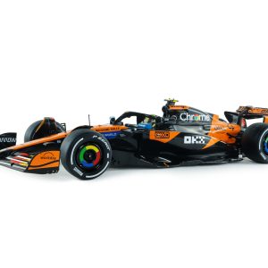 voiture de course formule 1 orange et noire