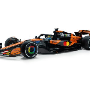 voiture de course formule un orange et noire