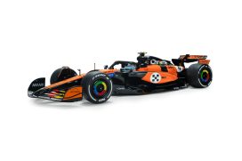 voiture anglaise de course formule 1 noire et orange