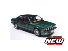 vieille voiture limousine verte