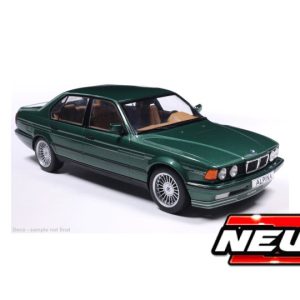 vieille voiture limousine verte