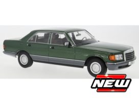 vieille voiture allemande limousine verte