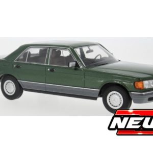 vieille voiture allemande limousine verte