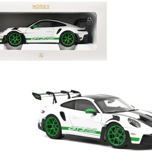 voiture allemande de sport coupe verte et blanche